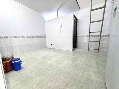 ĐANG XÂY NHIỀU PHÒNG DÃY TRỌ GÁC CAO