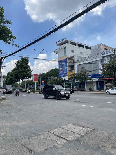 BÁN ĐẤT MẶT TIỀN ĐỒNG KHỞI  DT: 900m2