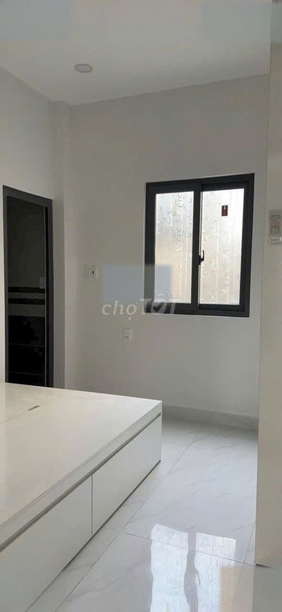 Nhà đẹp mới Lạc Long Quân 1 Lầu 3 Phòng ngủ gần đường lớn hẻm xe hơi