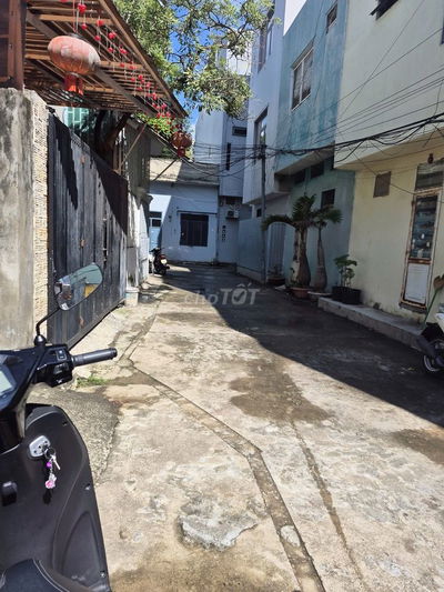BÁN ĐẤT TẶNG NHÀ CẤP 4 – KIỆT HAI Ô TÔ– TRẦN PHƯỚC THÀNH, CẨM LỆ