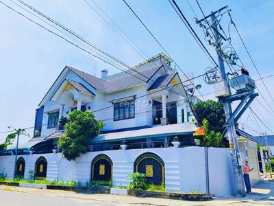 cho thuê căn Biệt Thự Lô Gốc 2 MT - Định Hòa - TDM - Bình Dương