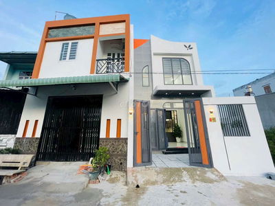 Nhà Lầu 5x20 sổ hồng riêng, 3 phòng ngủ, sát bên Cầu Lớn Hóc Môn