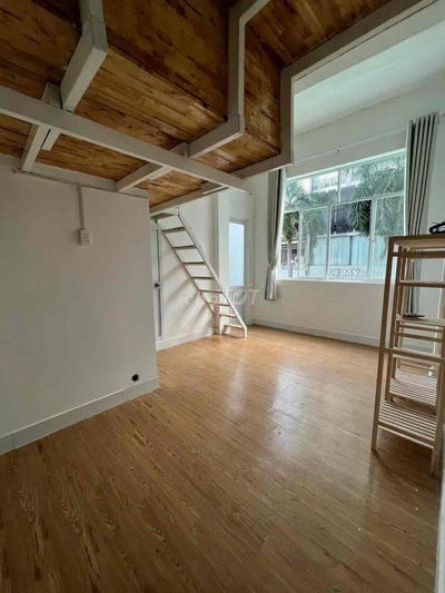 CHO THUÊ PHÒNG GÁC CÓ CỬA SỔ LỚN ĐI BỘ QUA ĐẠI HỌC KINH TẾ CHỈ 5 PHÚT