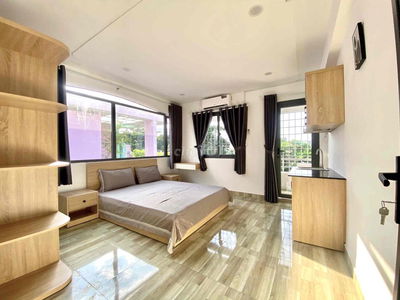 Phòng Ban Công view thoáng, Full Nội Thất 40m2 ngay Phăn Văn Trị