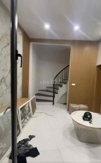 Nhà đẹp full nội thất, ngõ rộng có sân để xe, 22m x 5tầng. Nhỉnh 5 tỷ.