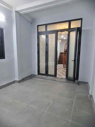 nhà 3 phòng ngủ CMT8. Ngang 4x15. Hẻm xe hơi