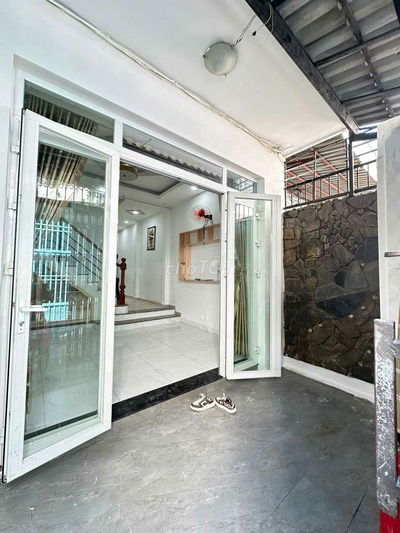 Nhà mới sơn sửa lại đẹp 2pn 2tolet