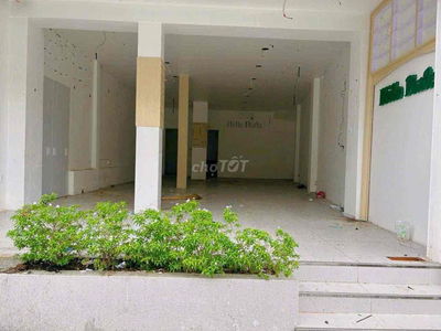 Mặt bằng góc Cách Mạng Tháng 8 , gần ngã 6 , ngang 6m 1 trệt 2 lầu
