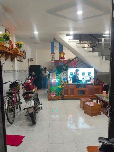bán nhà sổ riêng đường thông gần chợ cầu đồng