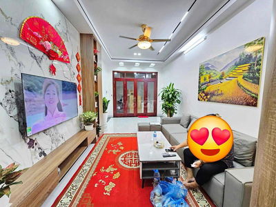 CC cần bán nhà Bạch Mai, sát phố Huế, kinh doanh, SĐCC, tặng NT 40m*5T