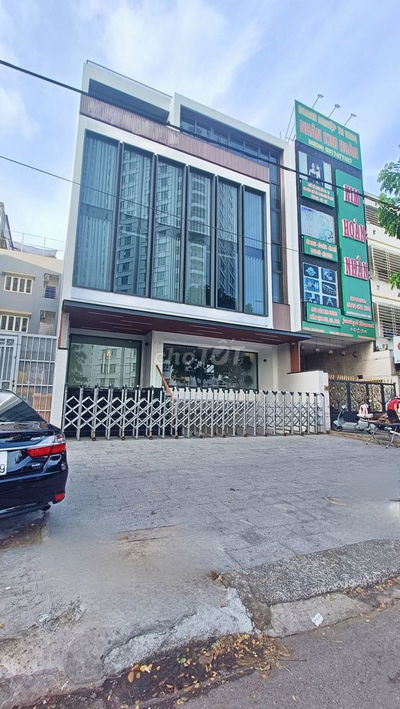 NGUYÊN TOÀ 8M X 20M HẦM TRỆT 4 LẦU THANG MÁY