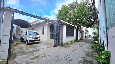 Nhà Sân Đậu Oto Hẻm Nguyễn Đệ