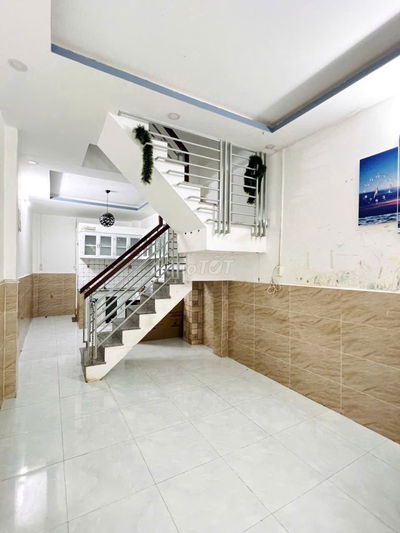 Nhà 2 tầng kiên cố, Ni Sư Huỳnh Liên gần Bàu Cát.