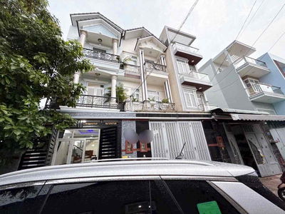Bán nhà 1 trệt 3 lầu đường xe hơi gần ngay ngã Tư Thủ Đức,  Sổ riêng
