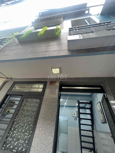 NHÀ 2 LẦU SHR CÁCH MẶT TIỀN ĐƯỜNG NHỰA CHỈ 50m