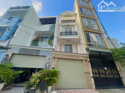 Nhà đúc 3.5 tấm - đường 7m sát mặt tiền QL13 - Ô tô đậu trong nhà, cần ra gấp