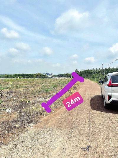 Chủ ở Dĩ An gửi bán gấp lô đất 1305m2 giá 250tr, ngang 24m, full hồng