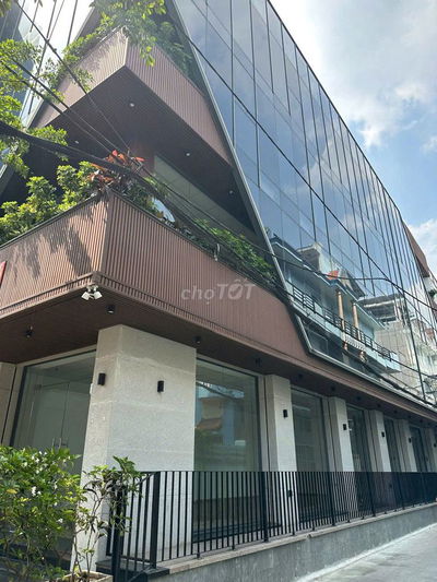 Cần cho thuê nhà căn góc 2MT  Đường Huỳnh Văn Bánh P.13 Q.Phú Nhuận