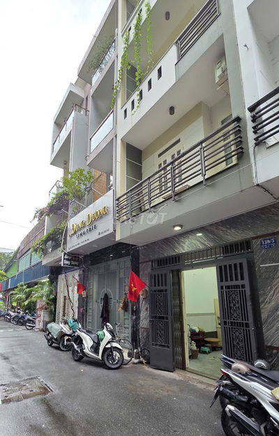 NHÀ KHU VIP ĐỐI DIỆN AEON MALL. 60M2 5 TẤM GIÁ 9.7 TỶ
