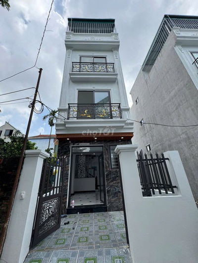 4.1 tỷ nhà Phụng Châu ô tô đỗ cửa- Cổng sân riêng 54m2