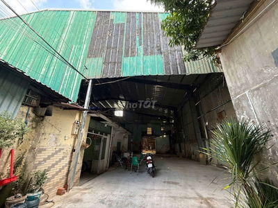 Cần cho thuê xưởng P ĐHT Q12 Đường ĐHT 10B .DT 1300m2