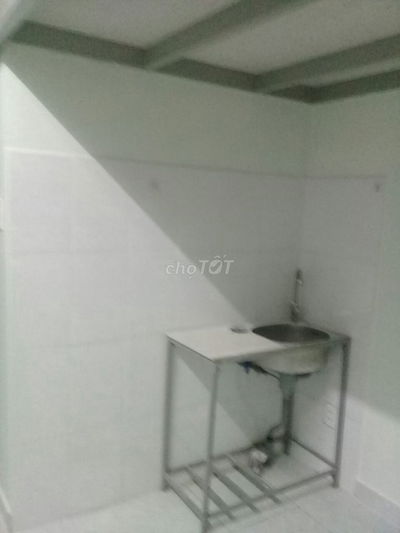 Chính chủ, phòng đẹp, thoáng, 14m2 + gác rộng, đường Cộng Hoà, 2.5tr
