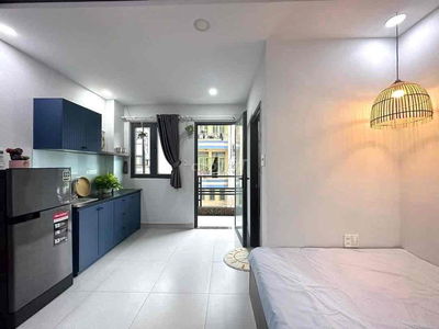 STUDIO FULL NỘI THẤT CỬA SỔ LỚN NGAY BA THÁNG HAI