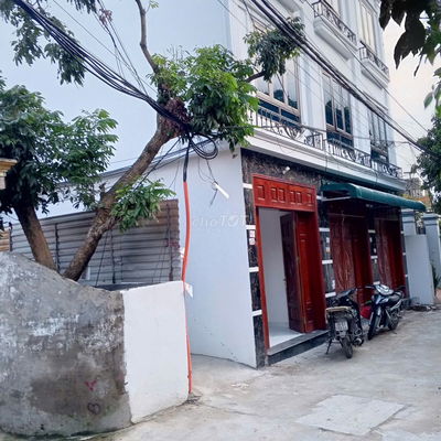 Cho thuê nhà 3 tầng 1 tum tại Phượng Đồng cách đại học TDTT 1km