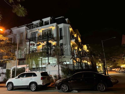 Bán biệt thự góc 2 mặt đường 12.5m giá hợp lý HN