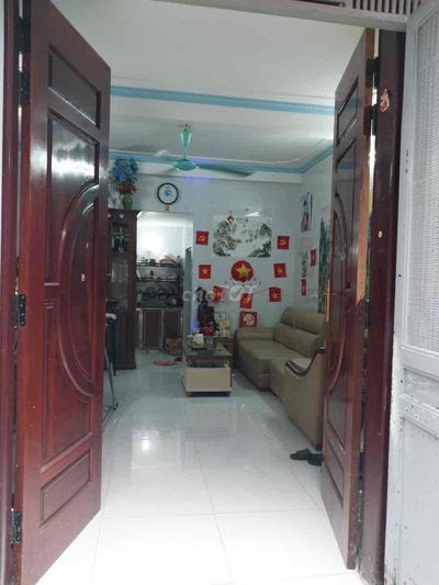 Hơn 2 tỷ có nhà đẹp Định Công-4 chỗ đỗ cửa-Sát phố-40m*2T;2N