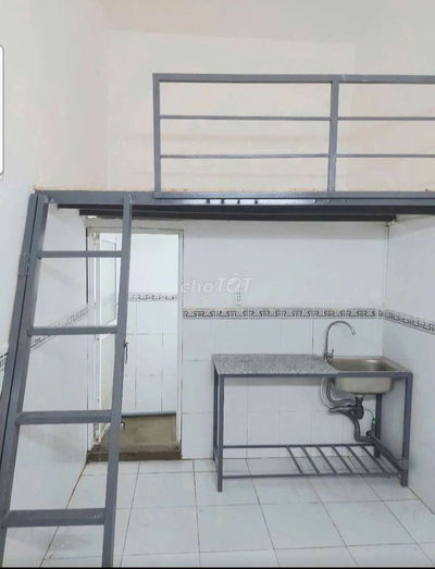 Phòng thoáng mát gác cao 1.8m không đụng đầu Hồng Bàng và Nguyễn Trãi