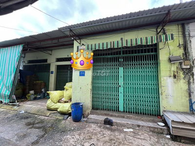 Kho, xưởng sát chợ Tân Hương