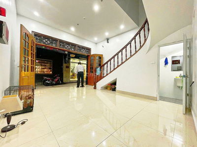 Cho thuê tầng 1 MBKD tại Nguyễn Chí Thanh DT 50m2 giá cực rẻ bất ngờ