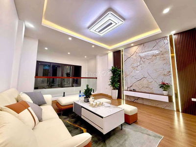 Đẳng cấp! Phố Thái Thịnh, ngõ nông, 20m ô tô, 35m*5t, full đồ, ở ngay.