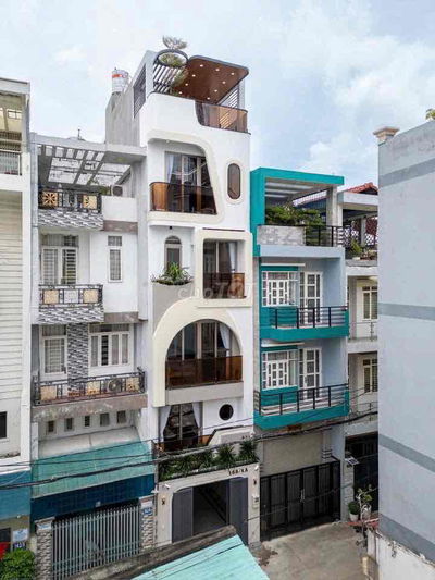 Nhà VIP : Gara - Thang máy - NT cao cấp ... Giá 13 tỷ 5..