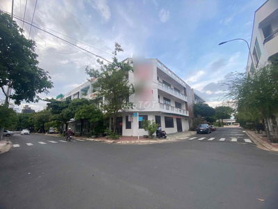 cho thuê mặt bằng góc ngã tư nguyễn hào sự