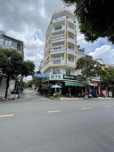 cho thuê nguyên căn 6 tầng, 2 mặt tiền,gần sân bay