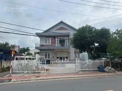Bán nhà 2 mặt tiền Dương Đình Cúc, Bình Chánh. DT đất 211m2. DT sàn XD: 308,2m2. Giá chỉ 10 tỷ (TL)
