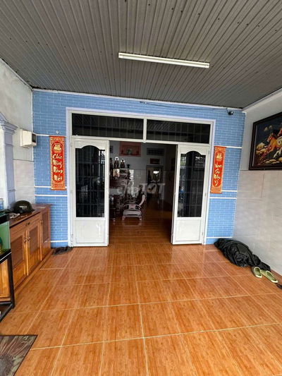 Bán nhà mat tien