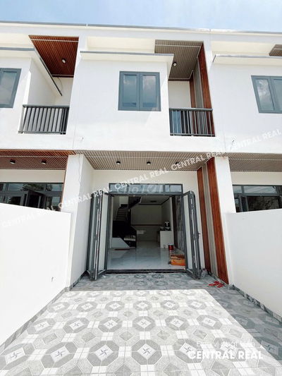 Nhà ngay cổng 11, gần phường , tiện ích trong bán kính 1km đầy đủ.
