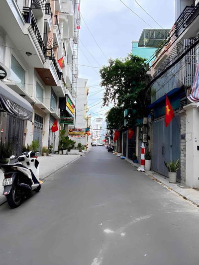 👉Đường Xe Hơi 6m Thông - Nhà Đúc 5 Tầng- Cạnh Ngã Tư Bốn Xã - chỉ 3,x