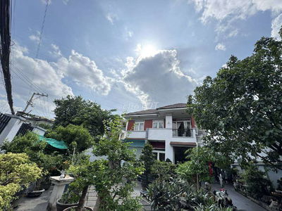 BÁN BIỆT THỰ MẶT TIỀN 320M2 - NGAY VINCOM Lê Văn Việt.Hiệp Phú.Q9