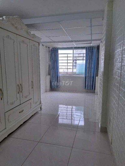 Nhà Lạc Long Quân 17m2 3 tầng