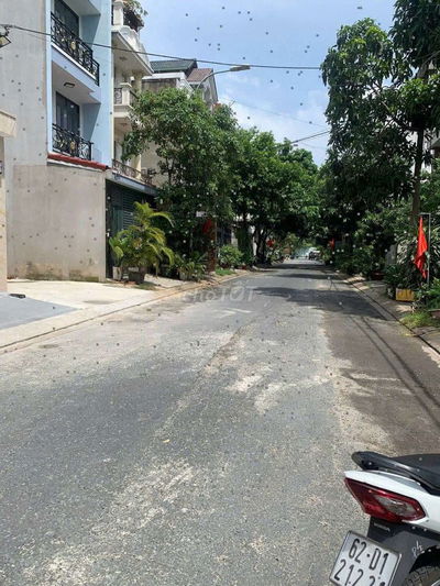 Cần bán gấp Lô đất khu An Sương DT  4,5 x21.  Đường xe tải .sổ hồng