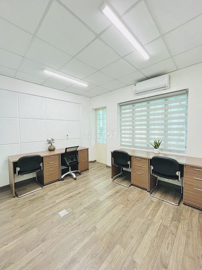 Văn phòng BÌNH THẠNH setup đầy đủ nội thất, có ưu đãi lớn khi liên hệ