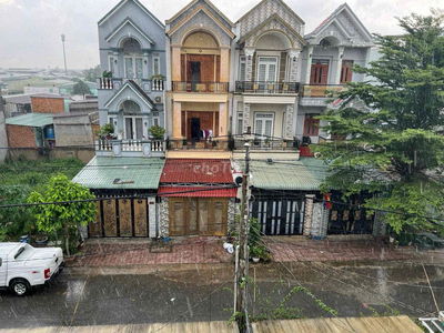 BÁN NHÀ 2 LẦU GẦN NGÃ TƯ CHIÊU LIÊU DĨ AN- SÂN XE HƠI