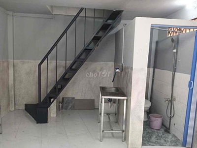 nhà đ 45 môtl lầu suốt 1pn 1wc hẻm xe hơi