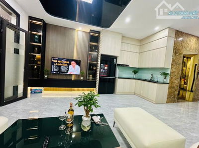 Siêu hót nhà phân lô phố Hoàng Văn Thái . Lô góc thoáng sáng 46m MT 5m 6 tầng thang máy .
