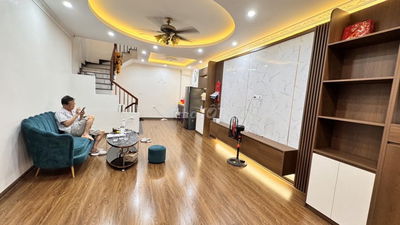 nhà mới 42m2 phố Dương Văn Bé-oto đỗ-6 tầng thang máy nhập-view hồ