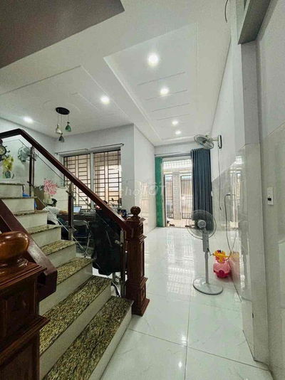Cho thuê nhà 3 tầng vườn lài ,có gara xe hơi ,giáp gò vấp